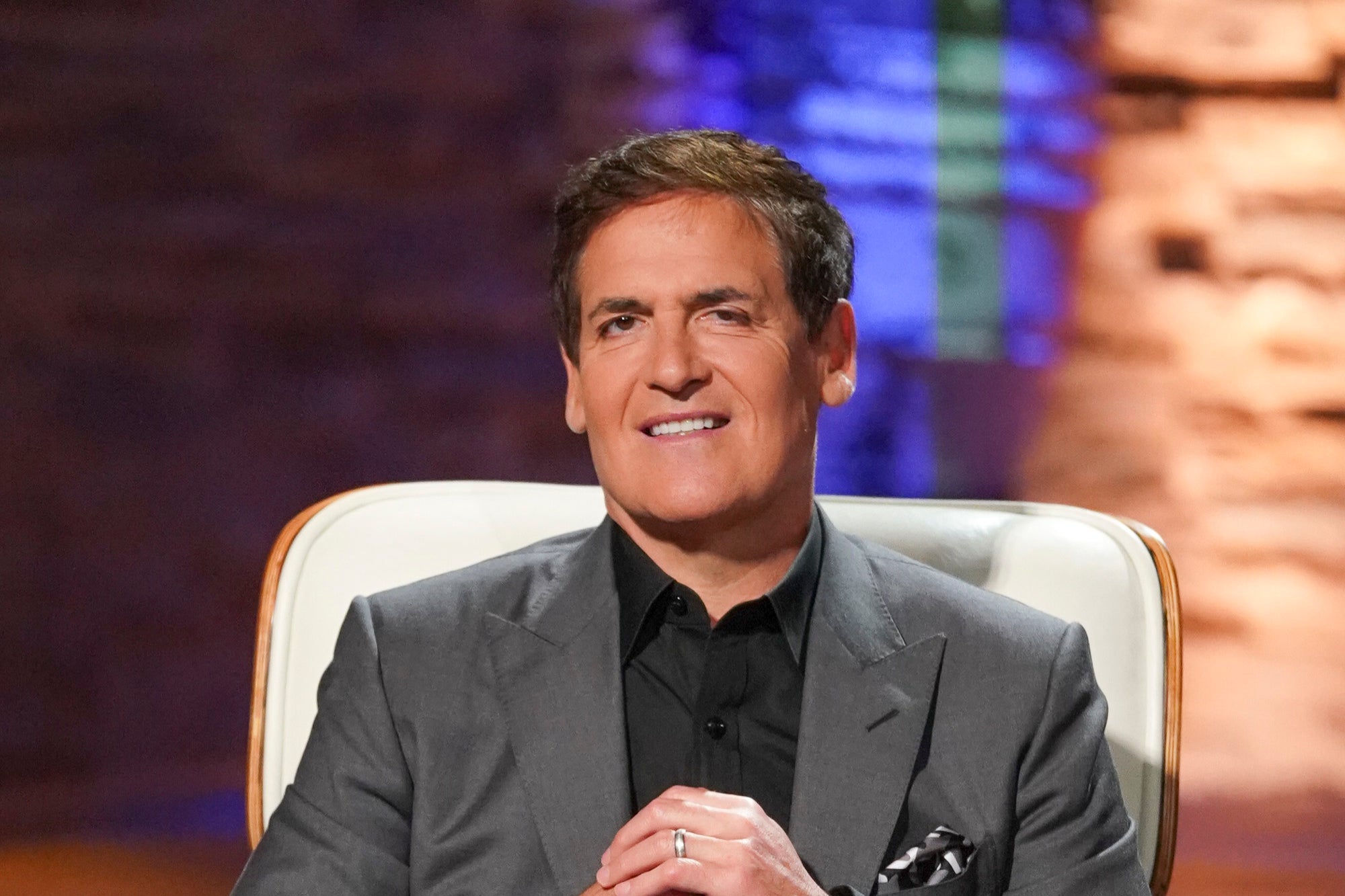 (crypto-Mark Cuban)-crypto-Mark Cuban-net-worth-social-media-news.jpg.