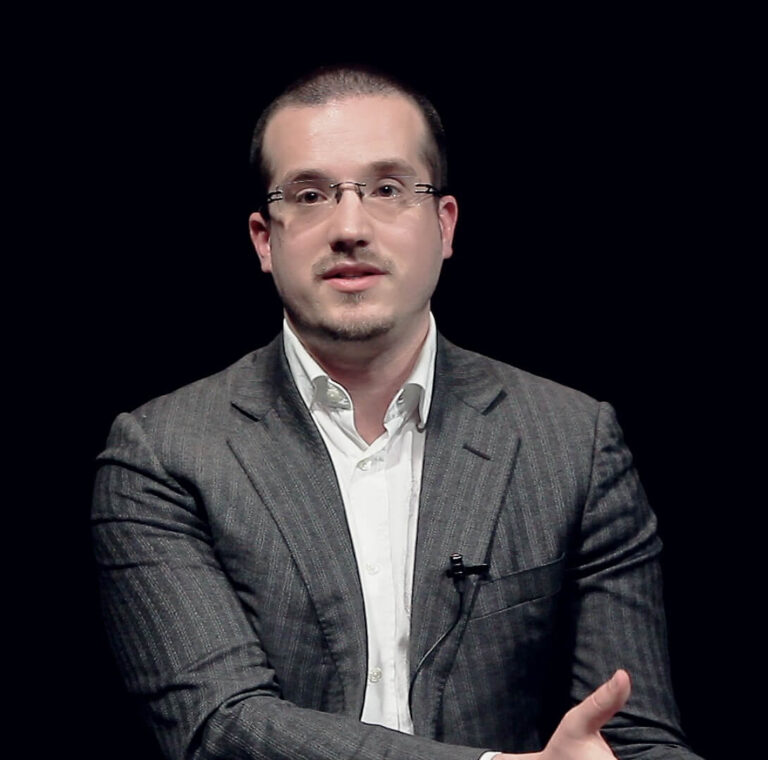 (crypto-Simon Dixon)-crypto-Simon Dixon-net-worth-social-media-news.jpg.